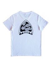 Cargar imagen en el visor de la galería, Camiseta Shark/BeCool White
