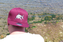 Cargar imagen en el visor de la galería, Gorra Sharky Burgundy
