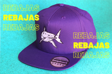 Cargar imagen en el visor de la galería, Gorra Sharky Purple
